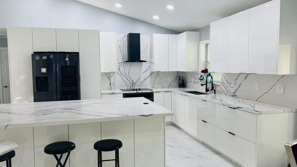 Modern white Calacatta kitchen
